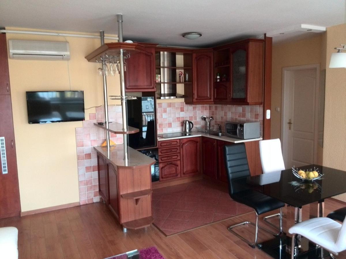 Merry&Car - Huge Balcony + Living Room + 2Br Budapest Exterior foto