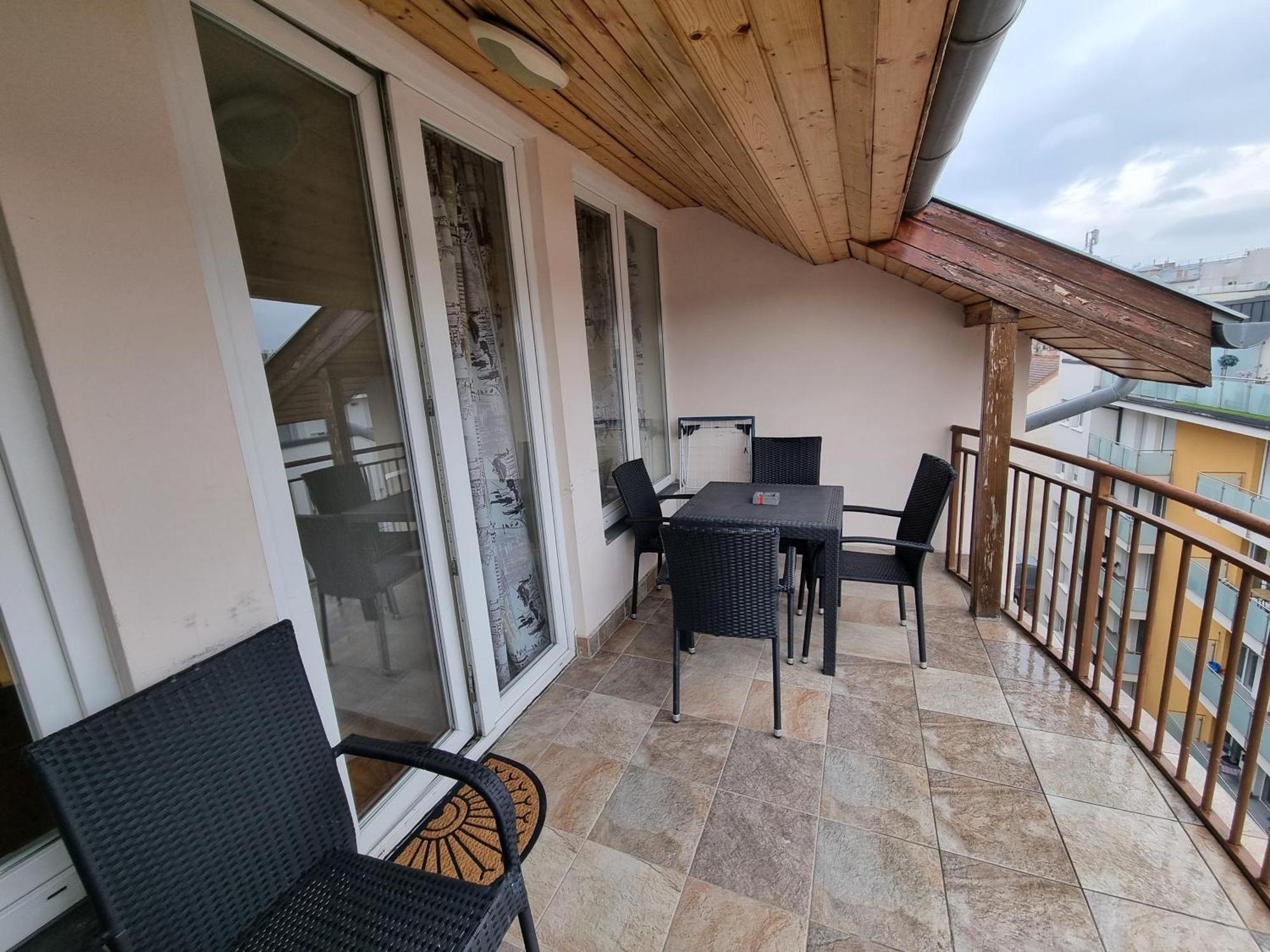 Merry&Car - Huge Balcony + Living Room + 2Br Budapest Exterior foto